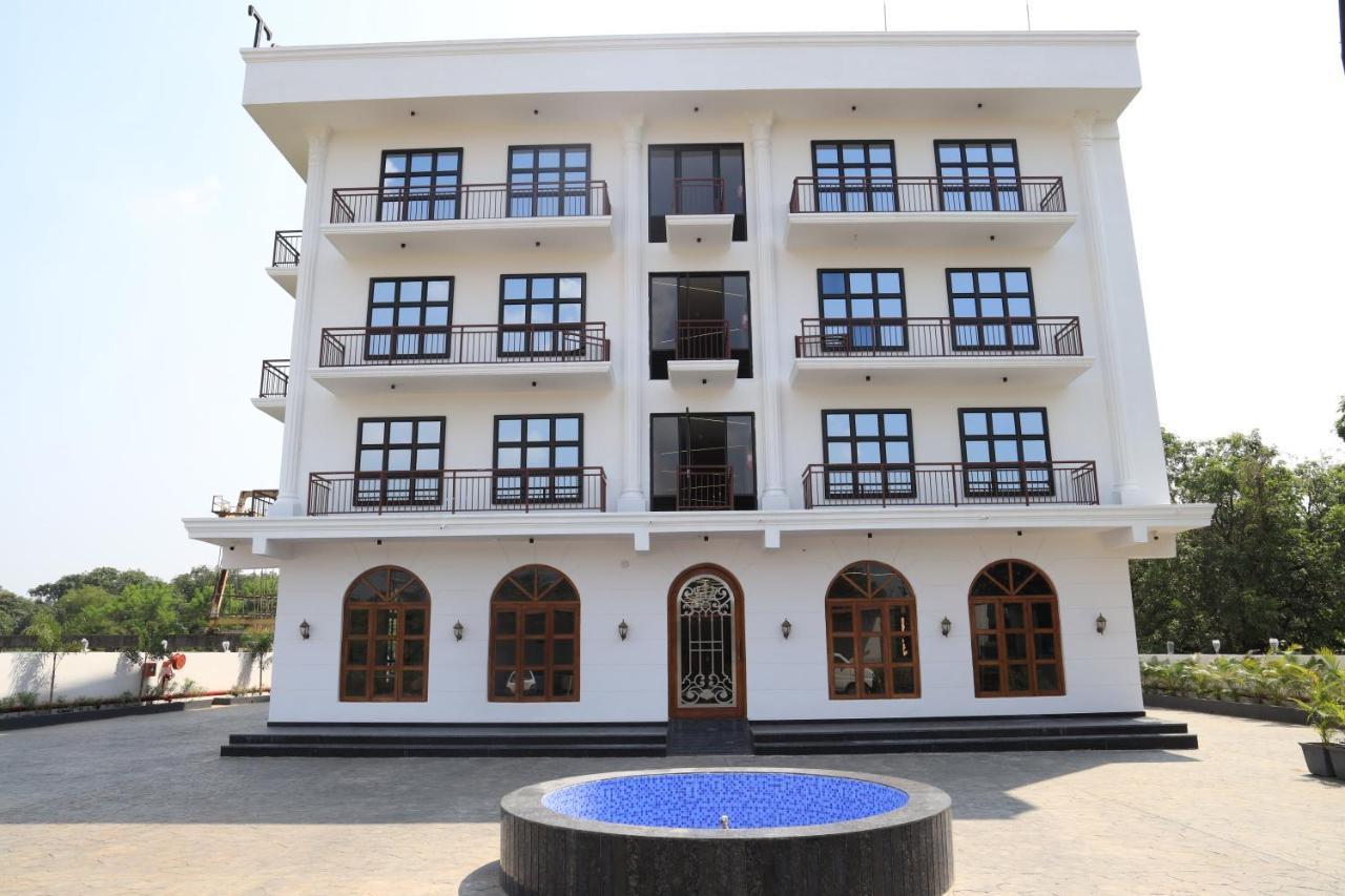 Krown Palace Resort 실바사 외부 사진