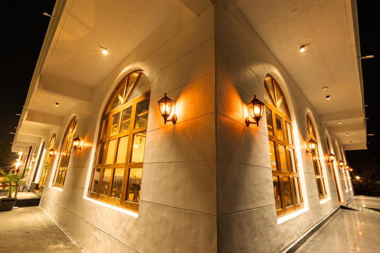 Krown Palace Resort 실바사 외부 사진