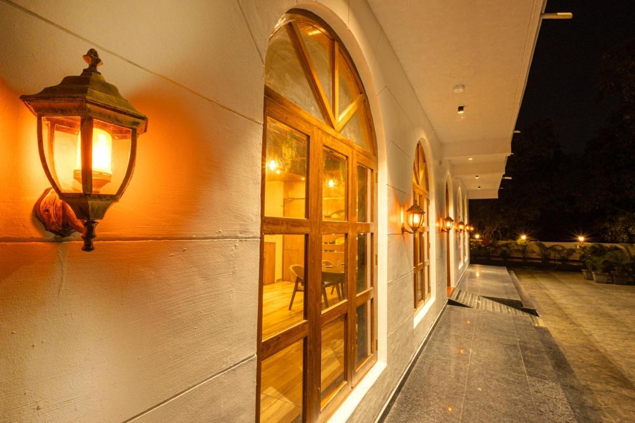 Krown Palace Resort 실바사 외부 사진