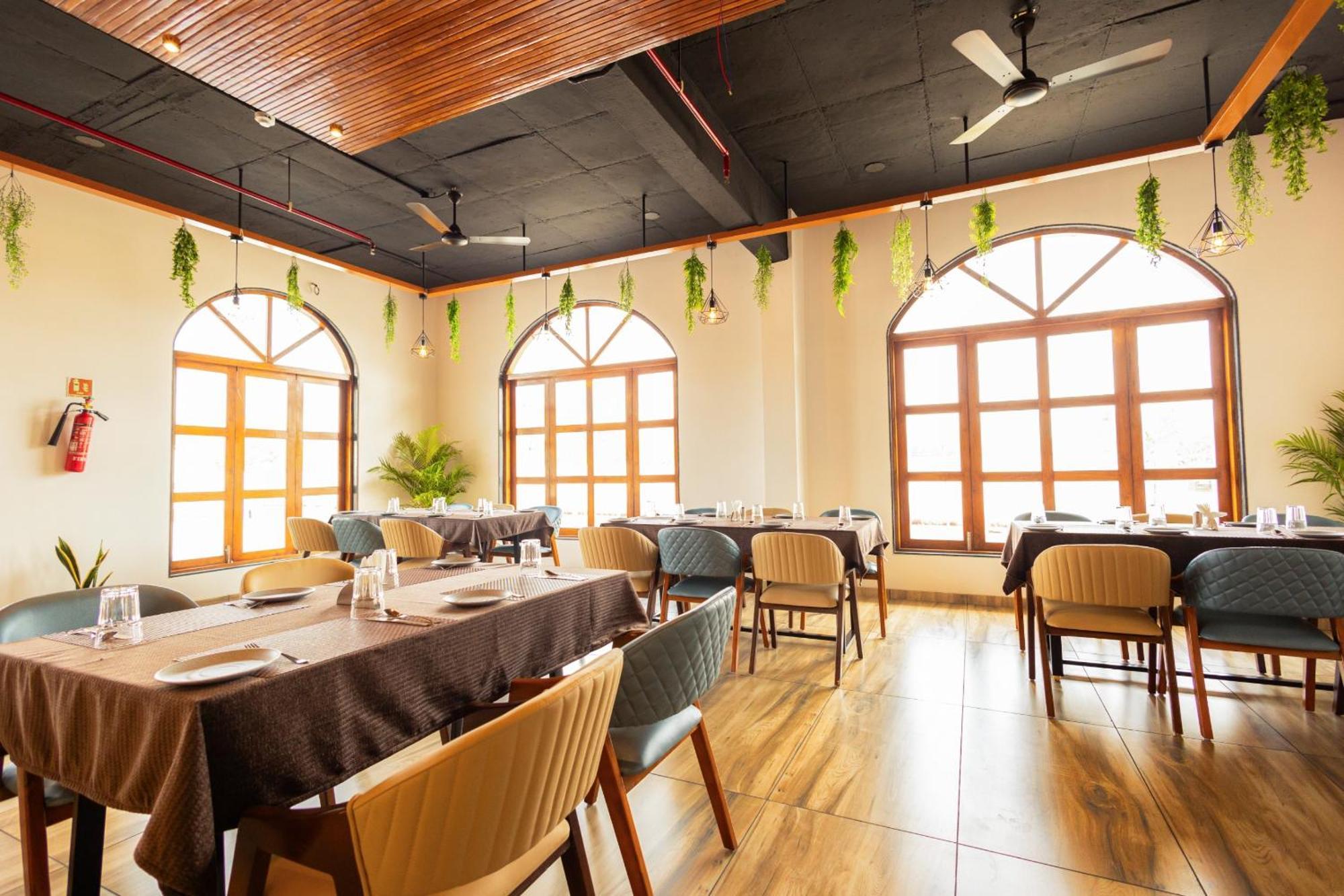 Krown Palace Resort 실바사 외부 사진