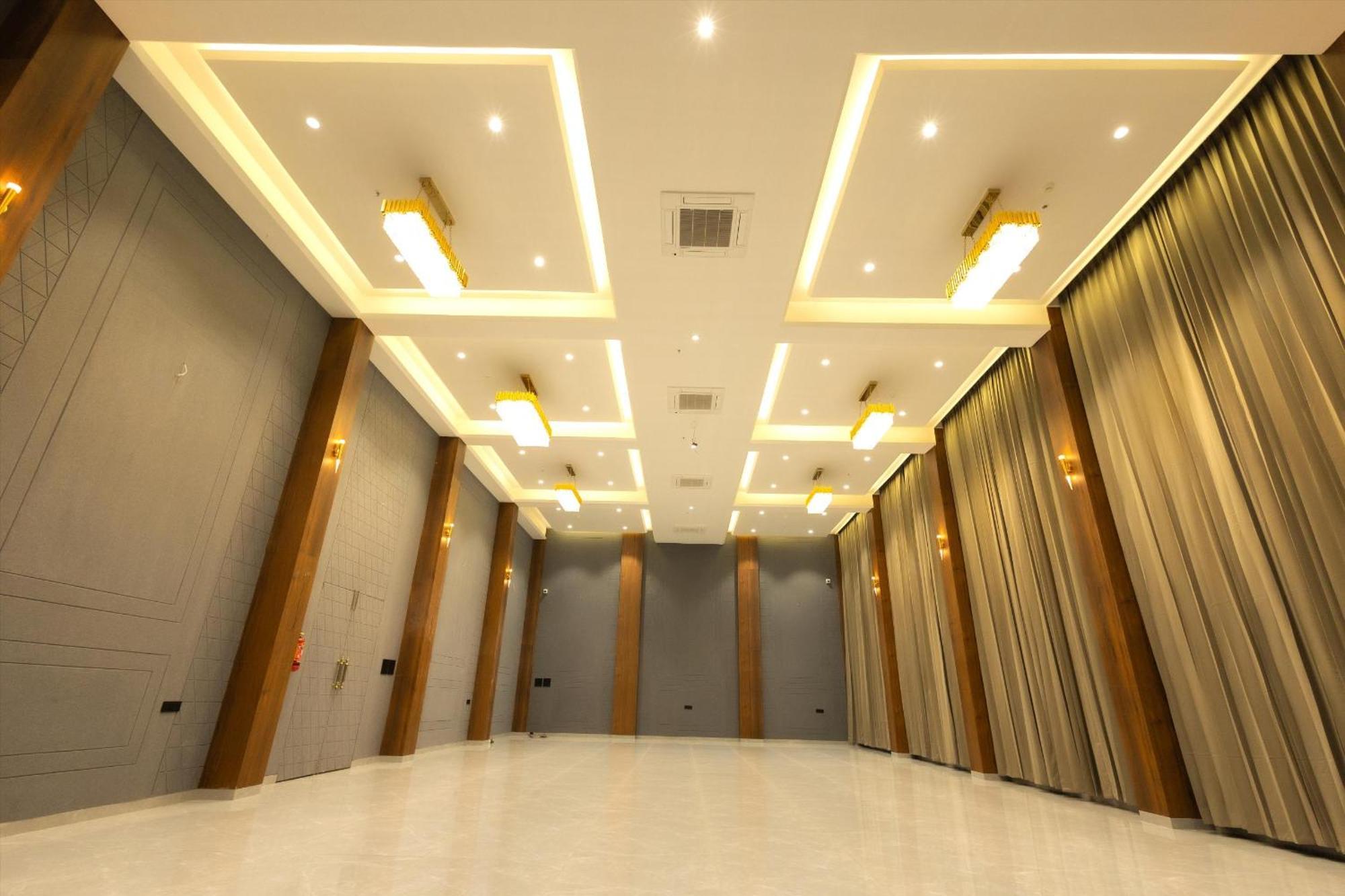 Krown Palace Resort 실바사 외부 사진